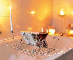 Infactory Plateau corbeille pour baignoire, avec support de livre, porte-verres et bougeoirs