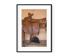 Affiche encadrée Selle de Cheval finition Chêne massif naturel avec passe-partout - Format : 40x50 cm