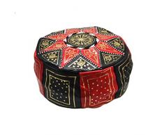Pouf, pouf en cuir modèle marocain fait main. Mesure 45 cm de diamètre et 23 cm de haut environ. Se vend vide. Se Graines avec papier de journaux, torchons ou caoutchouc mousse
