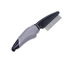 Peigne anti puces pour chien & chat est muni dune denture très fine pour poil court ou fin qui permet déliminer facilement les puces dans le poil de votre animal.