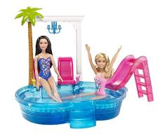 Barbie Mobilier Piscine Glamour pour poupées, avec toboggan rose, palmier, transats et verres de cocktail, jouet pour enfant, DGW22