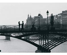 Affiche 30x40 cm Couple sur un pont, Paris, France / Couple on bridge, Paris, France / Liebespaar auf einer Brücke, Paris, Frankreich Robert HARDING