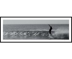 Line Up Surf Pictures Poster de Surf Flying Over The Wave - Affiche 95 cm * 33 cm