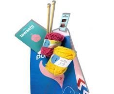 Kit Tricot pour réaliser deux éponges écologique Tawashi Origami. Kit de Tricot avec notice et 2 pelotes de fils rose vif et jaune. Idéal pour la déco cuisine ou salle de bain