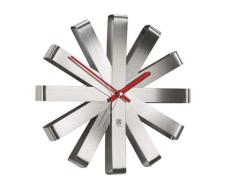 UMBRA Ribbon Clock. Horloge murale silencieuse Ribbon, en mÃ©tal, coloris nickel. Dimension : 31cm de diamÃ¨tre x 5.7cm dÃ©paisseur.