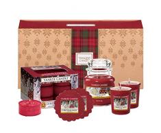 Coffret cadeau Yankee Candle comportant 1 petite jarre parfumée, 2 bougies votives, 12 bougies chauffe-plat et 2 tartelettes de cire senteur Magie de Noël, emballage festif