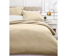 AmazonBasics Parure de lit avec housse de couette haut de gamme avec deux taies doreiller, 230 x 220 cm, Beige