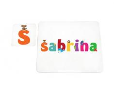 Little Helper LHV-SABRINA-COASTERANDPLACEMAT-15IT Dessous de verre et sets de table avec finition brillante, personnalisés pour filles, prénom Sabrina, multicolore, 21 x 30 x 2 cm
