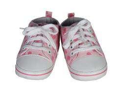 Chaussures coffre trésor ? Baskets coeurs roses