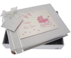 White Cotton Cards Babys First Year Petit album (Rose Landau et fanions)