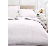 AmazonBasics Parure de lit avec housse de couette haut de gamme avec deux taies doreiller, 260 x 240 cm, Blanc Ã©clatant