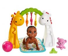 Barbie Famille Skipper baby-sitter Spécial Jeu, figurine bébé brun qui rampe, tapis d’activités et accessoires, jouet pour enfant, GHV85