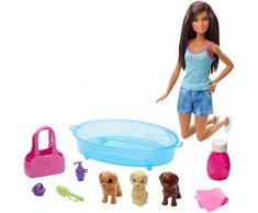 Barbie Famille coffret le Bain des Chiots, poupée brune et 3 figurines de chiots, avec baignoire et accessoires, jouet pour enfant, GDJ39