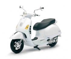 New Ray - 57243 - Véhicule Miniature - Vespa Gts 300 Super - Echelle 1/12- Coloris Assortis