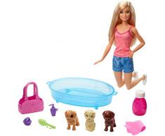 Barbie Famille coffret le Bain des Chiots, poupée blonde et 3 figurines de chiots, avec baignoire et accessoires, jouet pour enfant, GDJ37