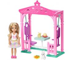 Barbie Famille mini-poupée blonde Chelsea et Pergola pour Pique-Nique avec figurine de lapin et petits accessoires, jouet pour enfant, FDB34